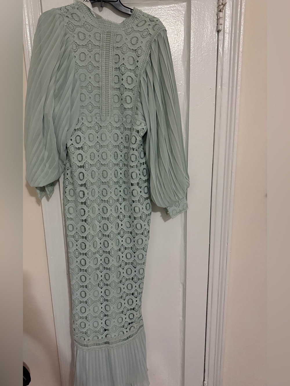 Elegant Sage Green Lace Midi Dress with Pleated Sleeves